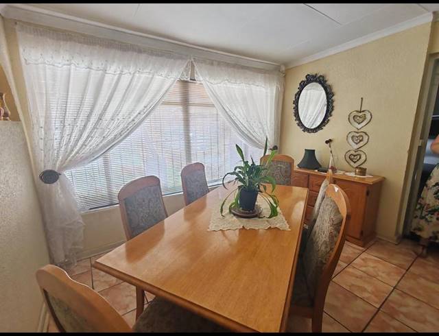 3 BEDROOM PROPERTY TO RENT IN ROTHDENE